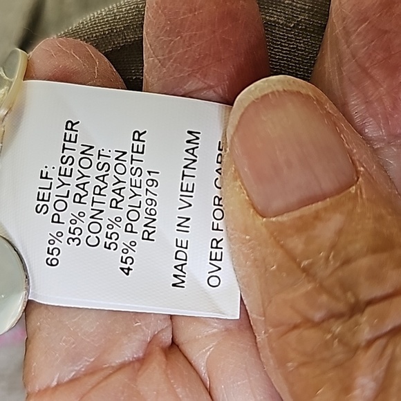 Floral Embroidered Button-Up Blouse - Picture 10 of 12